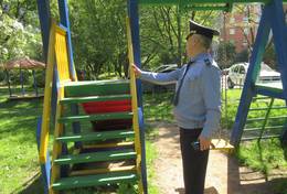 Госадмтехнадзор: за две недели отремонтировано свыше 260 детских площадок в Подмосковье